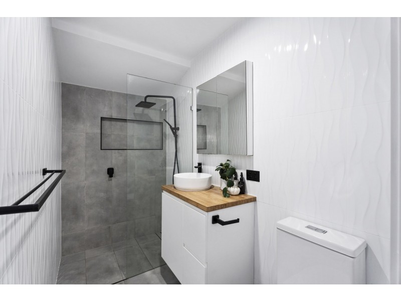 1 Boonah Court, Helensvale QLD 4212