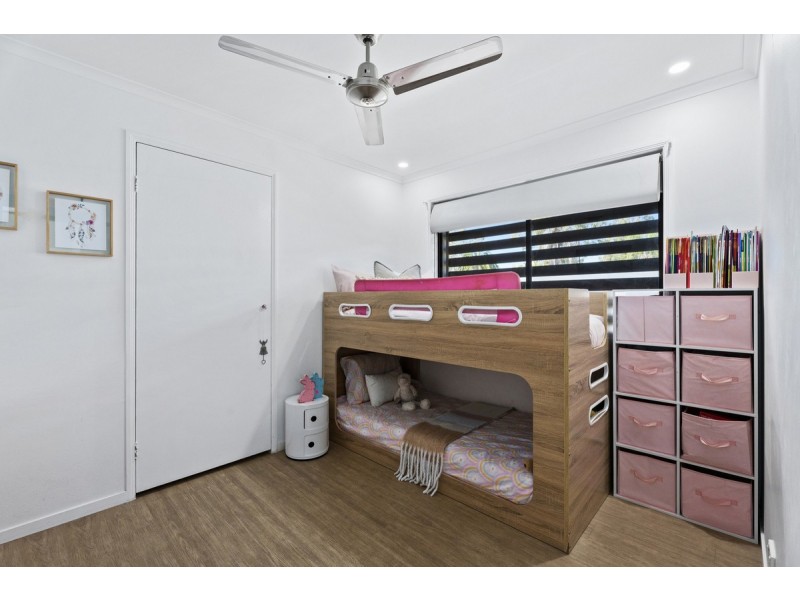 1 Boonah Court, Helensvale QLD 4212