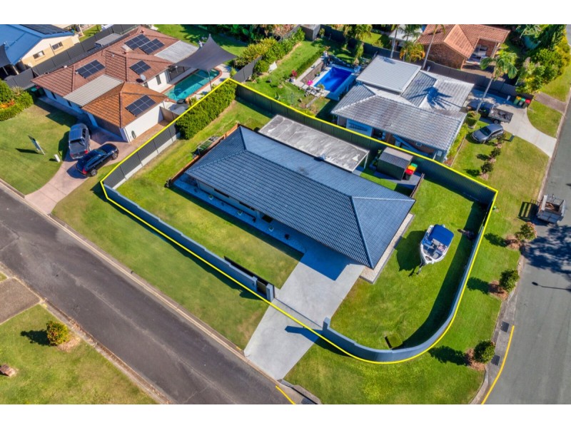 1 Boonah Court, Helensvale QLD 4212