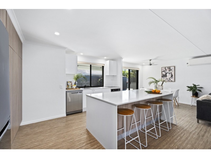 1 Boonah Court, Helensvale QLD 4212