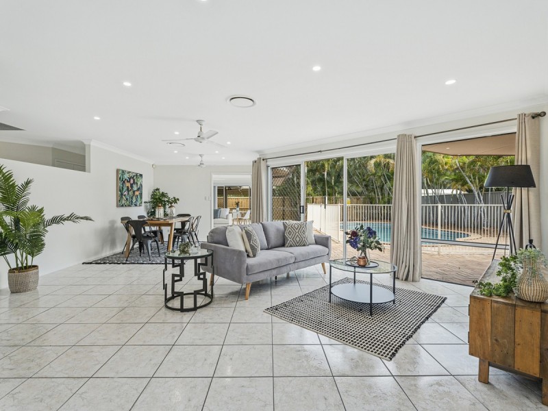 25 Lakeshore Drive, Helensvale QLD 4212