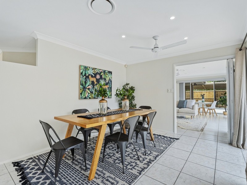 25 Lakeshore Drive, Helensvale QLD 4212