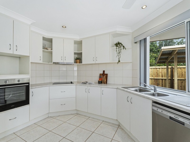 25 Lakeshore Drive, Helensvale QLD 4212