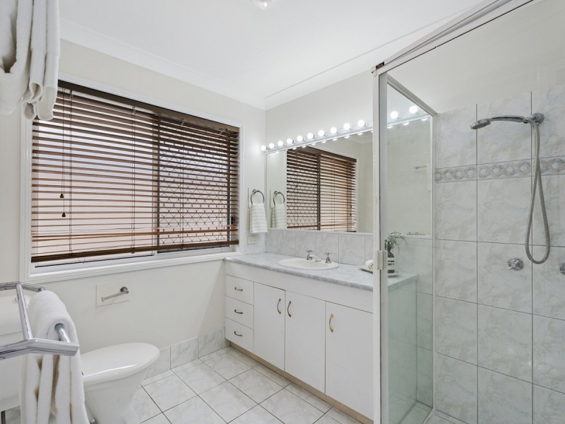 25 Lakeshore Drive, Helensvale QLD 4212