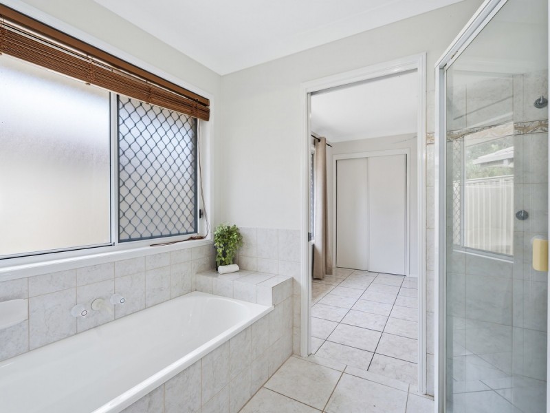 25 Lakeshore Drive, Helensvale QLD 4212