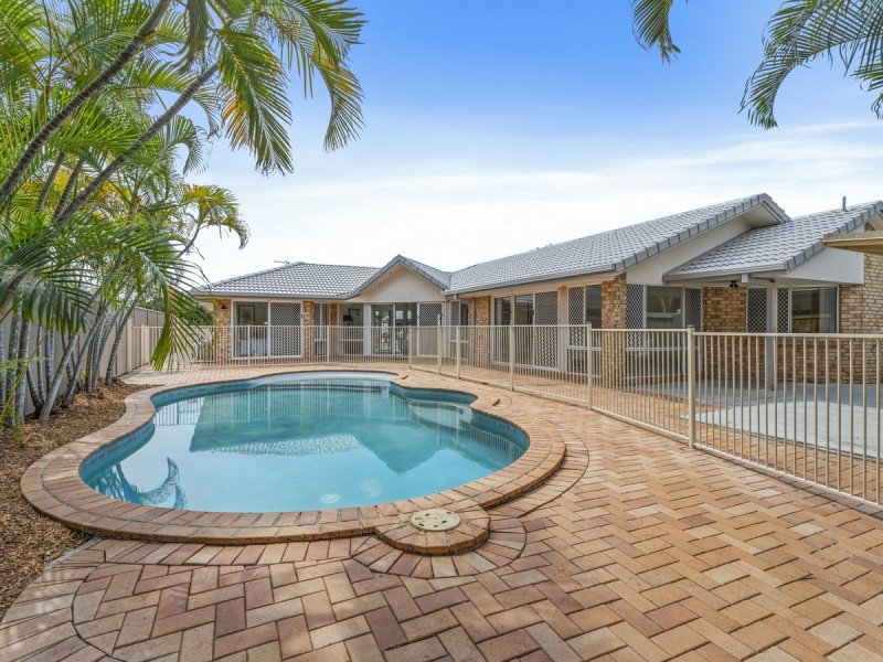 25 Lakeshore Drive, Helensvale QLD 4212