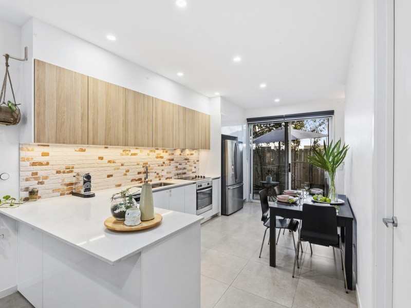 2/14 Careel Close, Helensvale QLD 4212