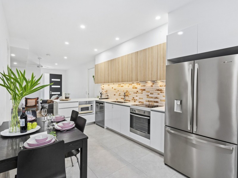 2/14 Careel Close, Helensvale QLD 4212