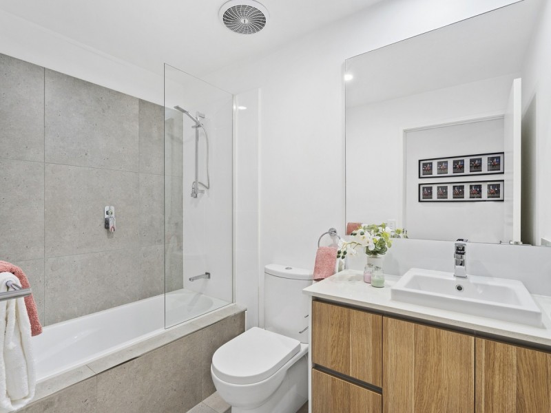 2/14 Careel Close, Helensvale QLD 4212