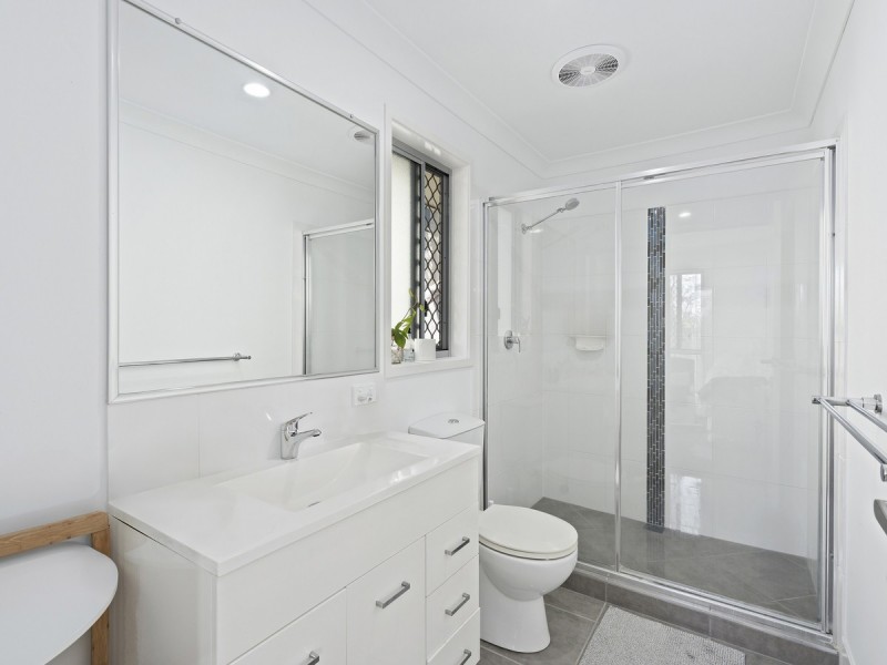 12 Rise Circuit, Pacific Pines QLD 4211
