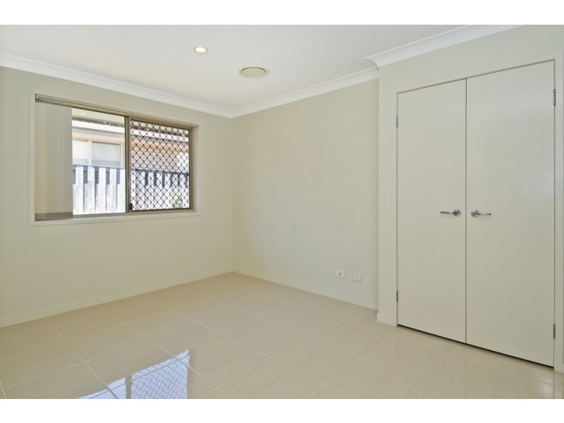 72 Hawkesbury Avenue, Pacific Pines QLD 4211