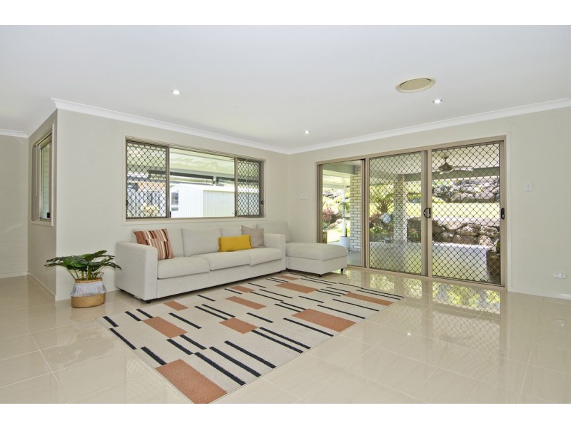 72 Hawkesbury Avenue, Pacific Pines QLD 4211