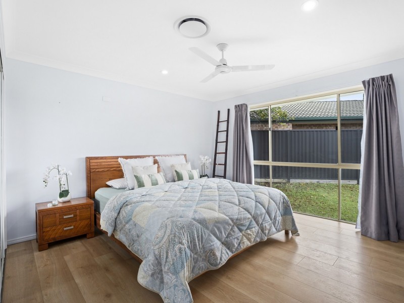 33 Murchison Street, Pacific Pines QLD 4211