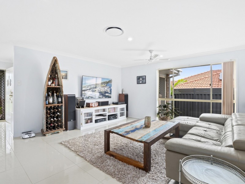 33 Murchison Street, Pacific Pines QLD 4211