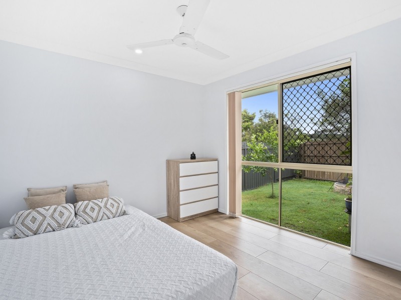 33 Murchison Street, Pacific Pines QLD 4211