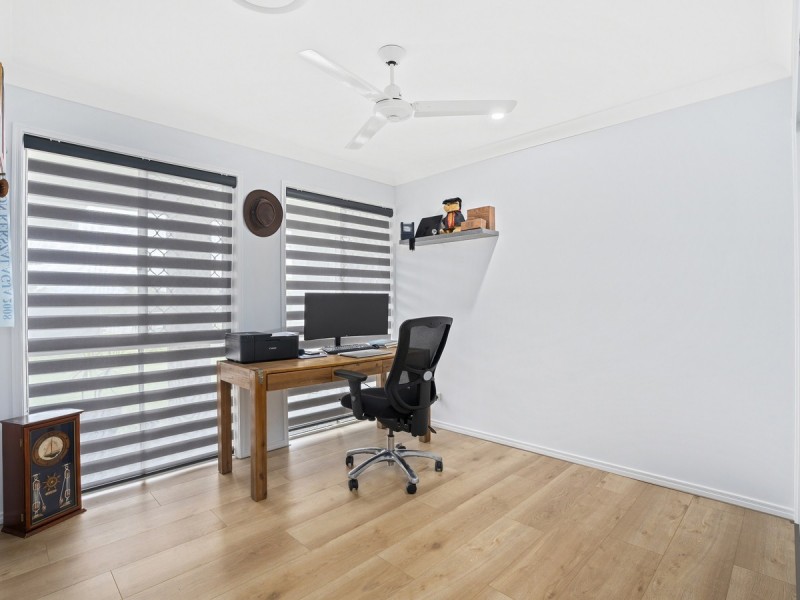 33 Murchison Street, Pacific Pines QLD 4211
