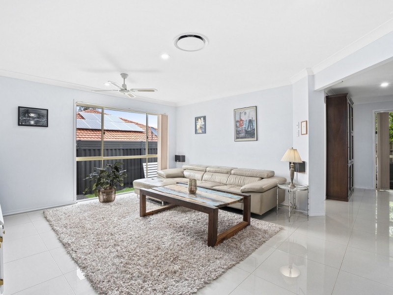 33 Murchison Street, Pacific Pines QLD 4211