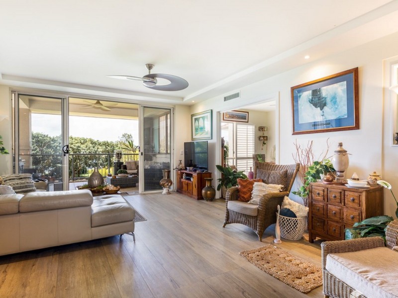 8438 Magnolia Drive, Hope Island QLD 4212