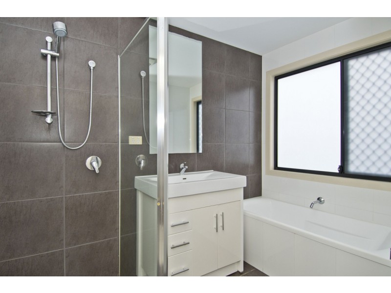 1/4 Carmen Court, Oxenford QLD 4210