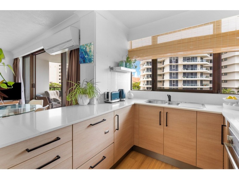 302/8 Albert Avenue, Broadbeach QLD 4218