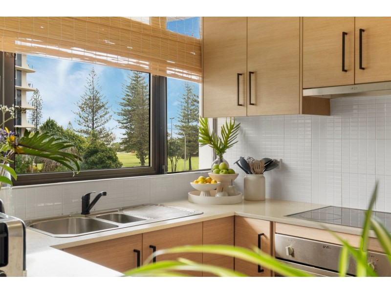 302/8 Albert Avenue, Broadbeach QLD 4218