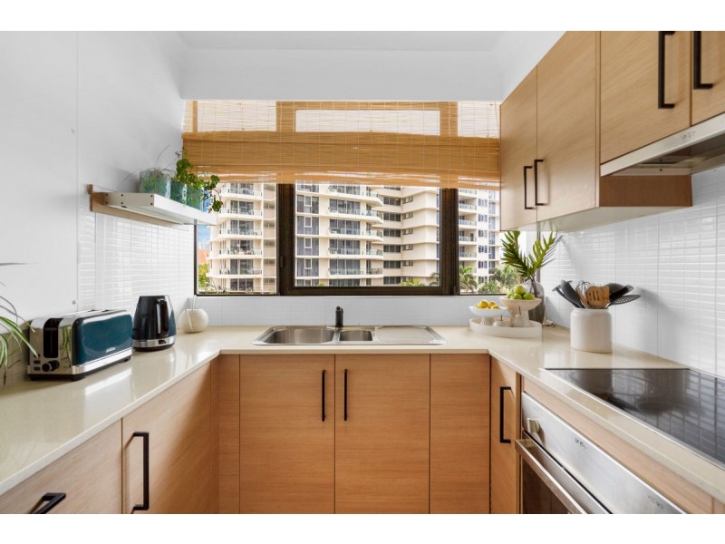 302/8 Albert Avenue, Broadbeach QLD 4218