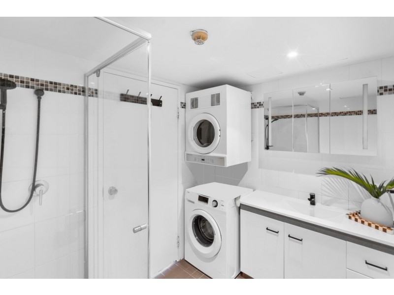 302/8 Albert Avenue, Broadbeach QLD 4218