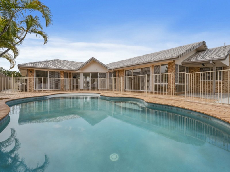 25 Lakeshore Drive, Helensvale QLD 4212