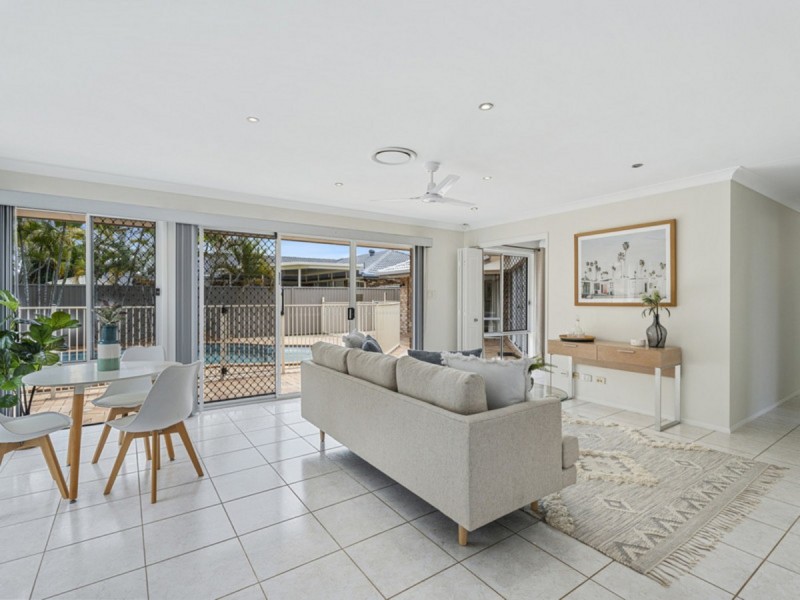 25 Lakeshore Drive, Helensvale QLD 4212