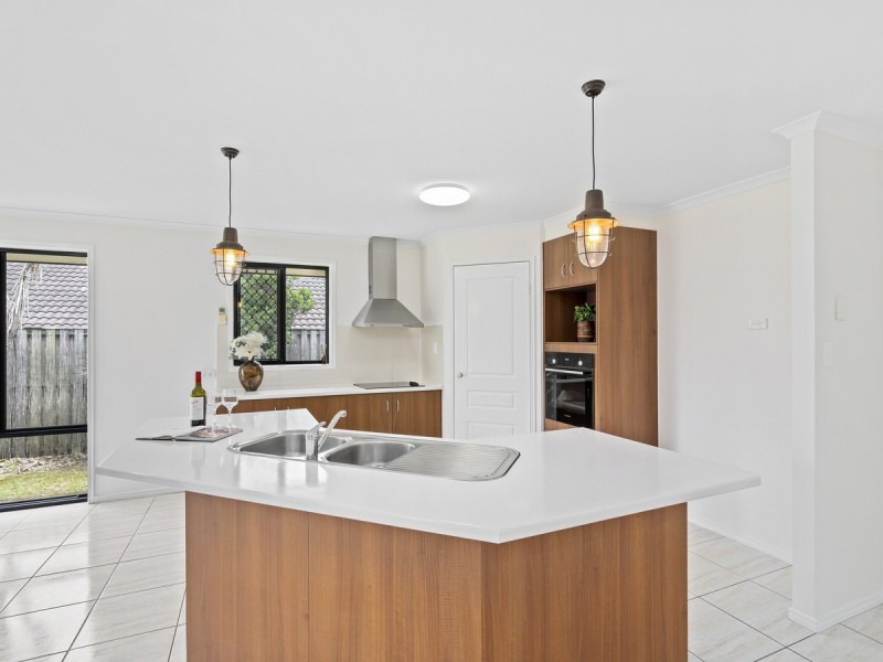 15 Govett Street, Pacific Pines QLD 4211
