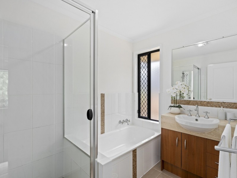 15 Govett Street, Pacific Pines QLD 4211
