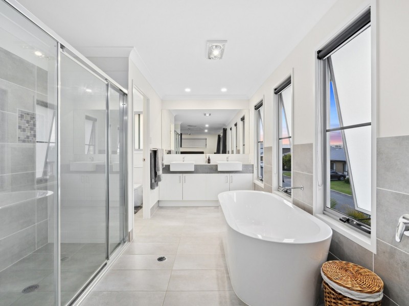 2 Oxenford Place, Oxenford QLD 4210