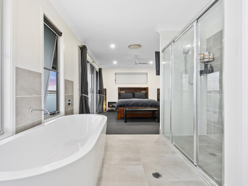 2 Oxenford Place, Oxenford QLD 4210