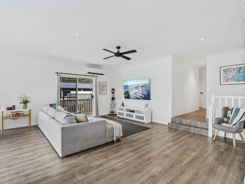 8 Pacific Pines Boulevard, Pacific Pines QLD 4211