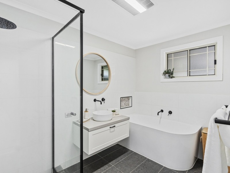 8 Pacific Pines Boulevard, Pacific Pines QLD 4211