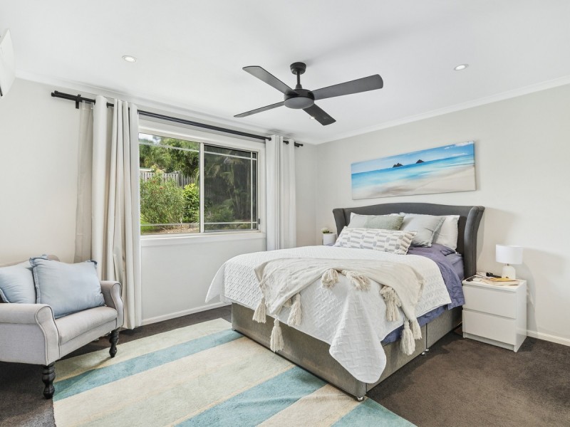 8 Pacific Pines Boulevard, Pacific Pines QLD 4211