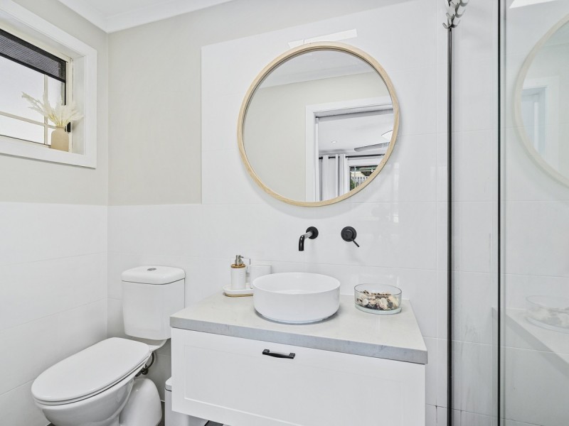 8 Pacific Pines Boulevard, Pacific Pines QLD 4211