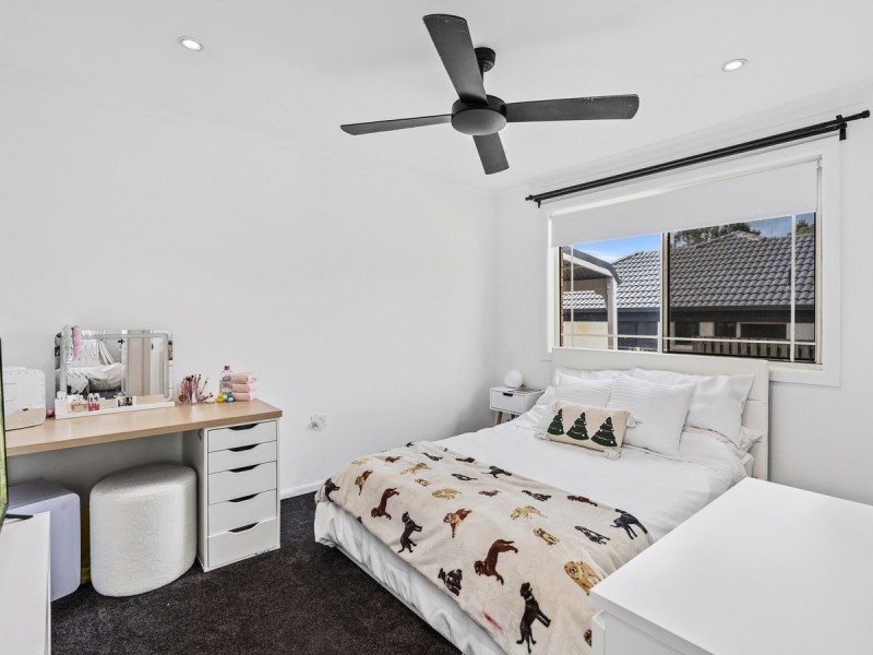 8 Pacific Pines Boulevard, Pacific Pines QLD 4211