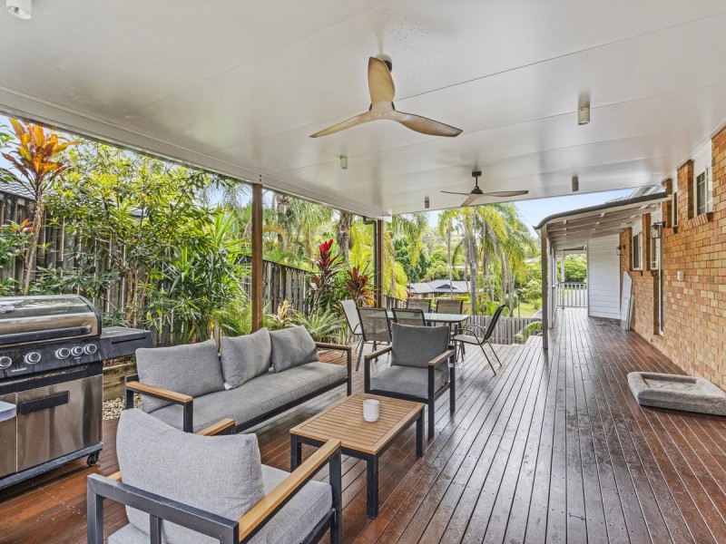 8 Pacific Pines Boulevard, Pacific Pines QLD 4211