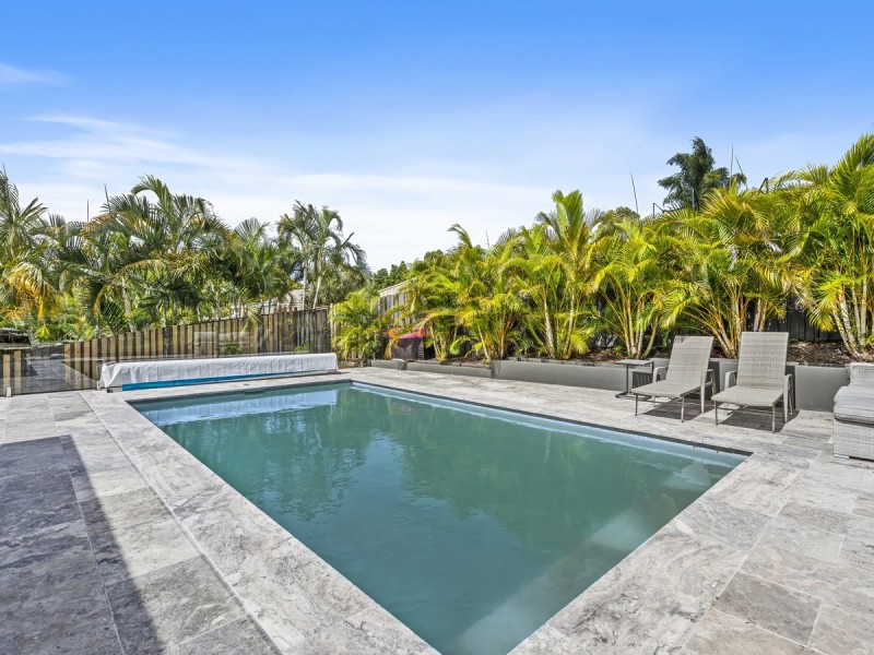 8 Pacific Pines Boulevard, Pacific Pines QLD 4211