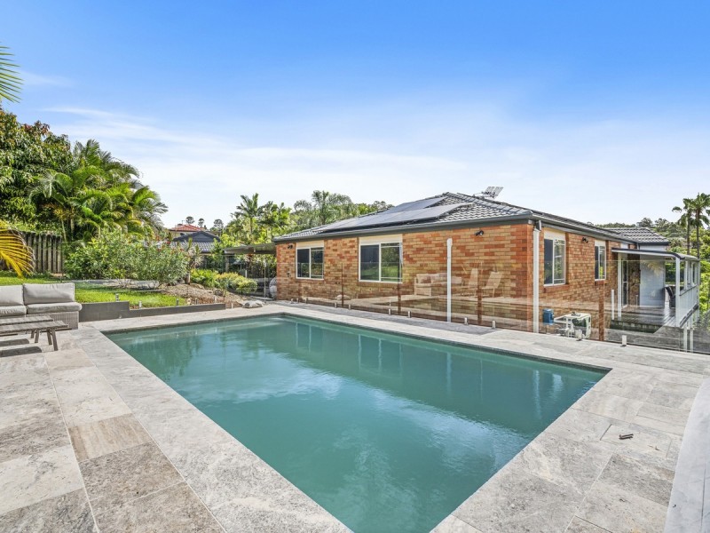 8 Pacific Pines Boulevard, Pacific Pines QLD 4211