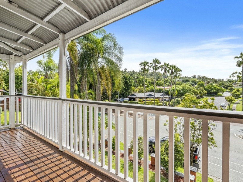 8 Pacific Pines Boulevard, Pacific Pines QLD 4211