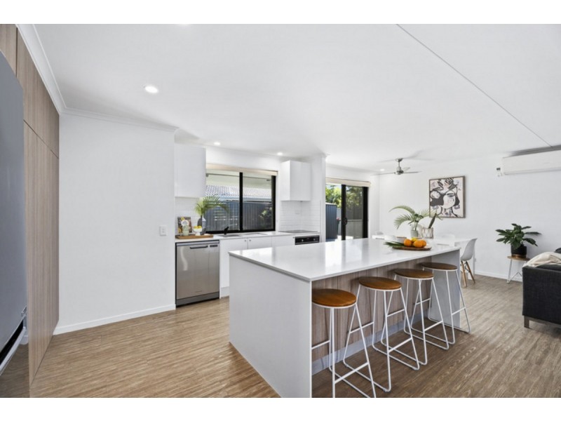 1 Boonah Court, Helensvale QLD 4212