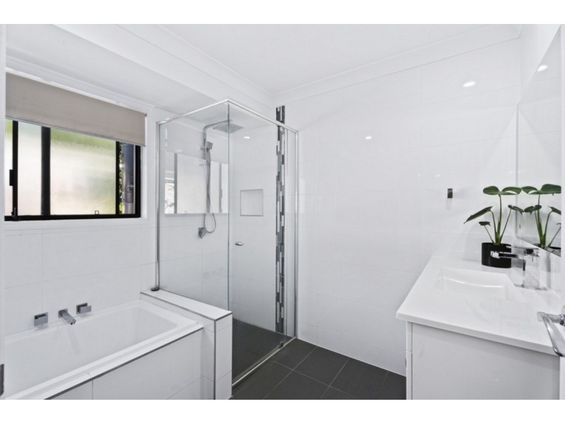 1 Boonah Court, Helensvale QLD 4212
