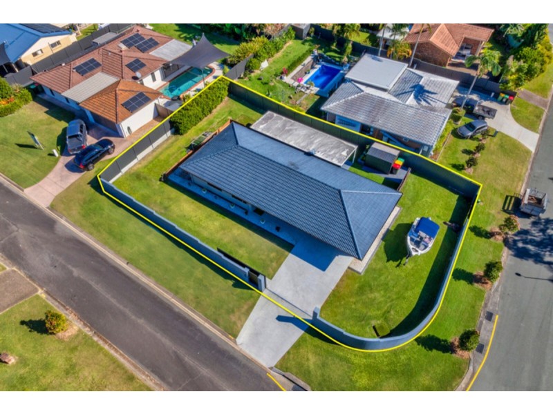 1 Boonah Court, Helensvale QLD 4212