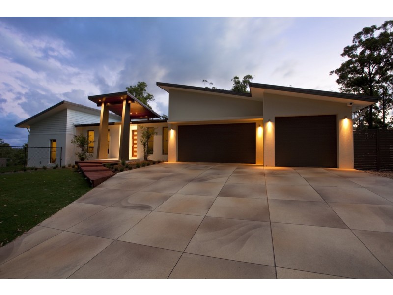 2 Kookaburra Place, Parkwood QLD 4214