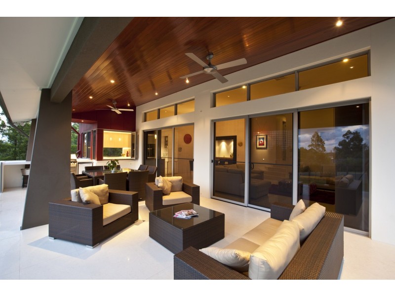 2 Kookaburra Place, Parkwood QLD 4214