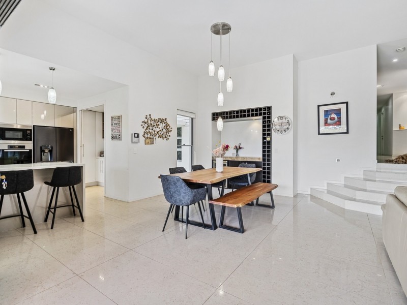 2 Kookaburra Place, Parkwood QLD 4214