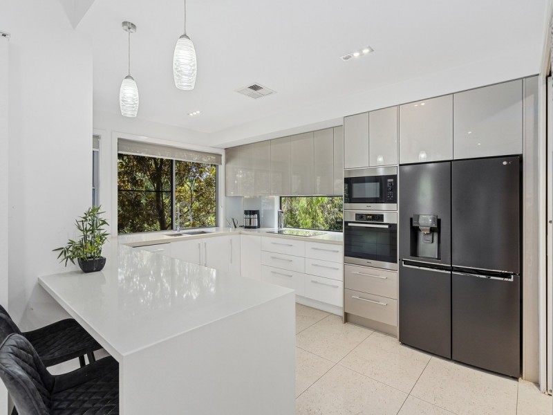 2 Kookaburra Place, Parkwood QLD 4214