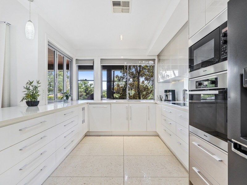 2 Kookaburra Place, Parkwood QLD 4214